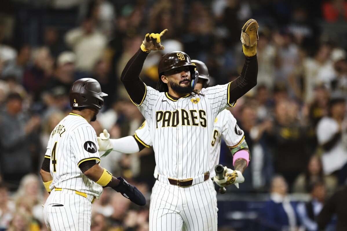 Higashioka hits walk-off homer and Tatis extends hitting streak to 17 games as Padres beat A’s 4-3